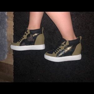 baako wedge sneaker